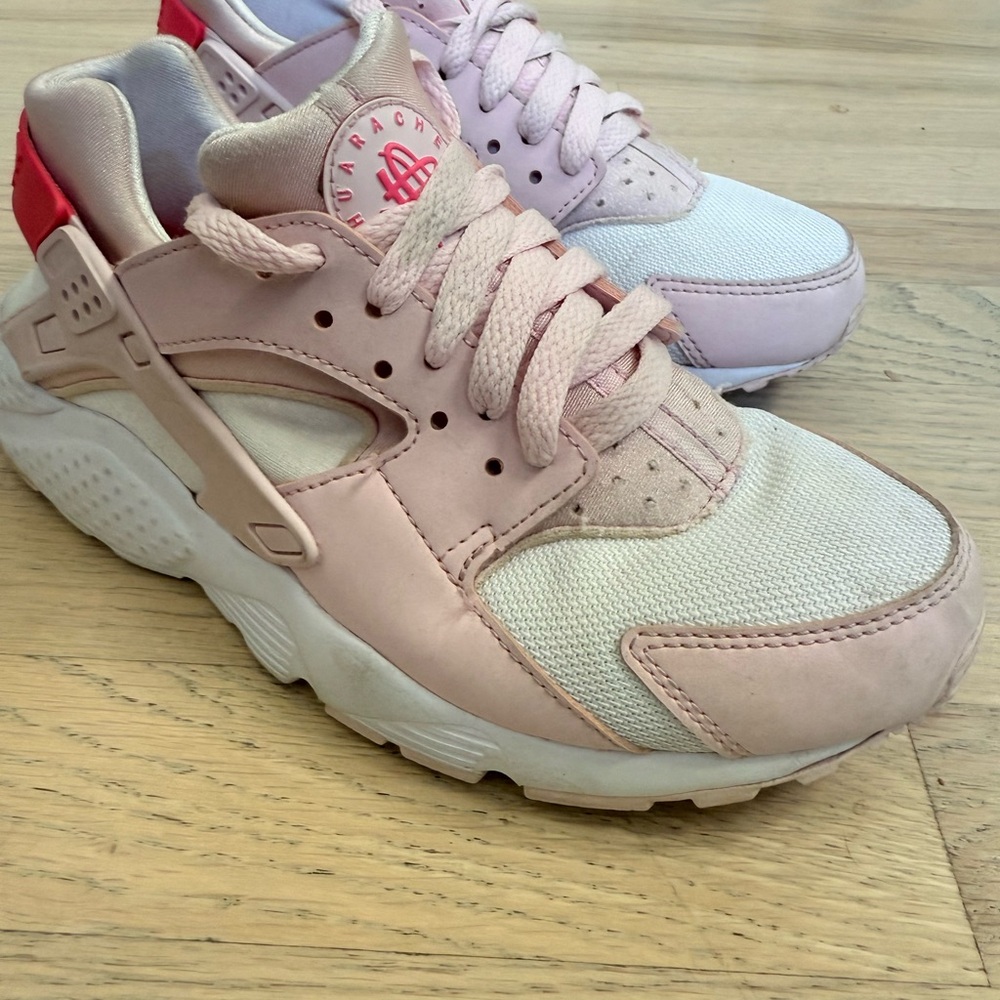 Nike Air Huarache Run Kids Pink and White Sneakers